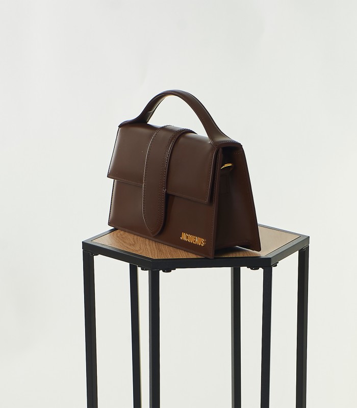 Jacquemus Borsa Marrone in Pelle – Eleganza Minimal & Design Iconico