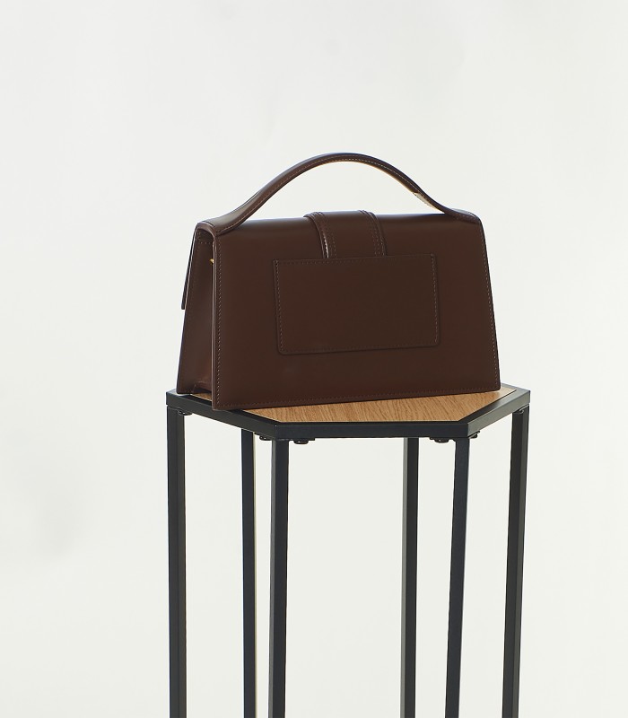 Jacquemus Borsa Marrone in Pelle – Eleganza Minimal & Design Iconico