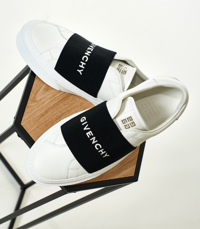 Sneakers Givenchy Bianche con Fascia Nera – Stile Luxury e Comfort