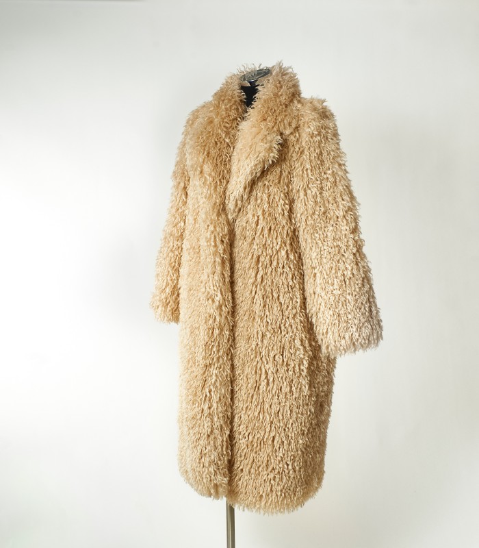 Pelliccia donna pelo riccio | Colori nero e panna | Eleganza e calore