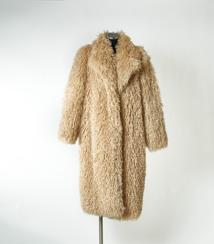 Pelliccia donna pelo riccio | Colori nero e panna | Eleganza e calore